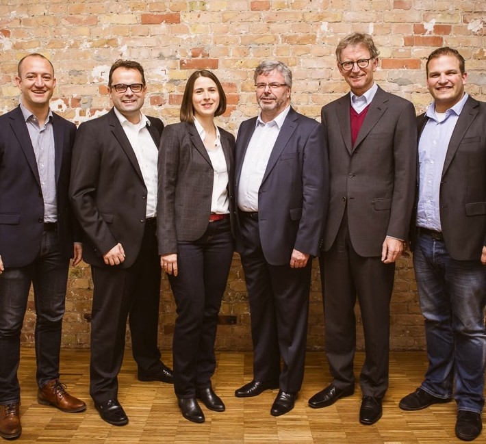 Philipp Herrmann (Gründer & GF etventure), Nils-Christoph Ebsen (zukünft. GF W&W Digital), Carolin Kröger (zukünft. GF W&W Digital), Dr. Manfred Oschwald (zukünft. Beiratsvorsitzender W&W Digital), Dr. Alexander Erdland (Vorstandsvorsitzender W&W AG), Philipp Depiereux (Gründer & GF etventure)